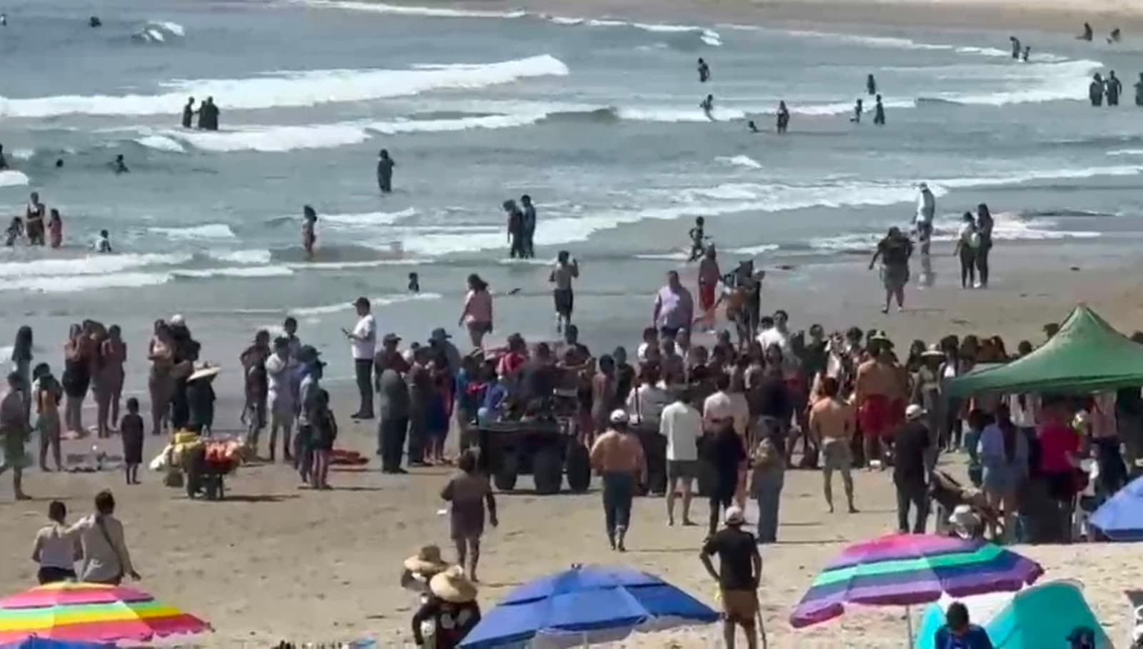 Joven de 24 Años Fallece Tras Ser Rescatado del Mar en Playa Hermosa, Ensenada