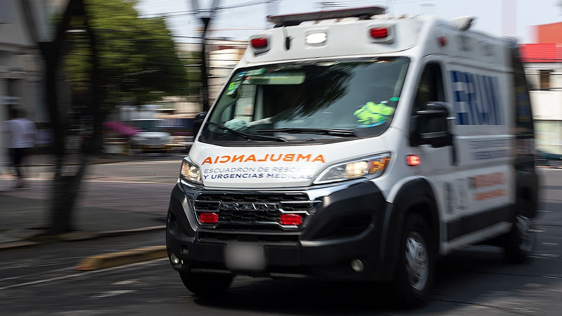 Ambulancia del ERUM en calles de la Ciudad de México (CDMX). Foto: N+