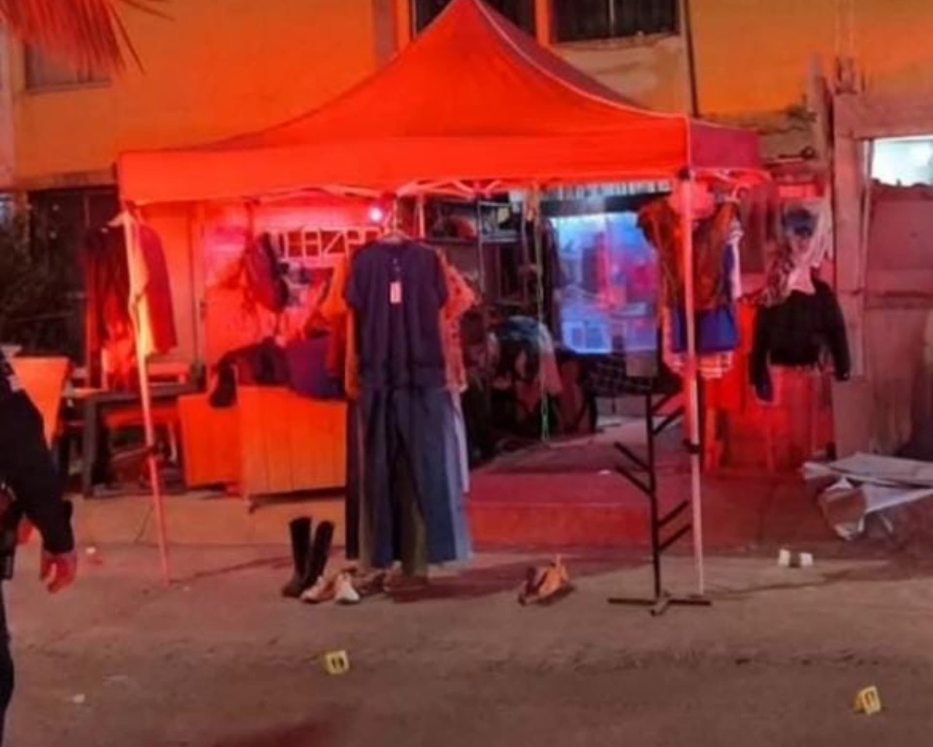 Dos personas fueron trasladadas a un hospital tras el ataque.