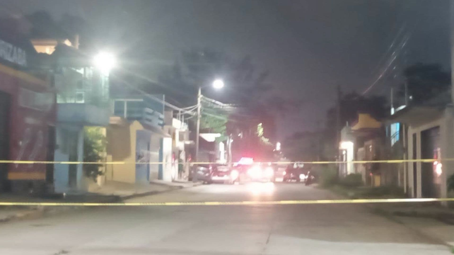 Acordonamiento y movilización policiaca por balacera en la colonia Benito Juárez Norte en Coatzacoalcos, Veracruz.