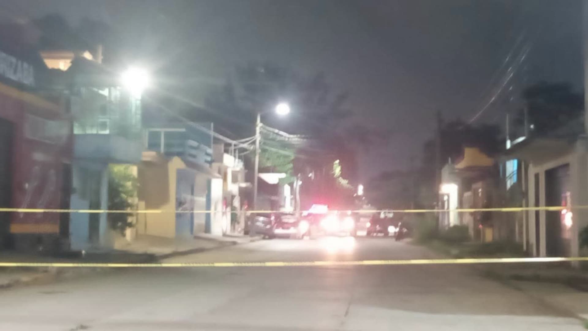 Acordonamiento y movilización policiaca por balacera en la colonia Benito Juárez Norte en Coatzacoalcos, Veracruz.