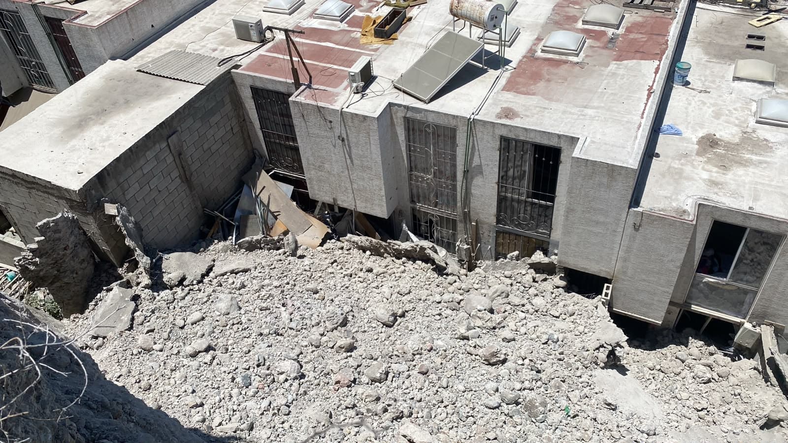 Colapso de Talud Afecta 10 Viviendas en Tijuana