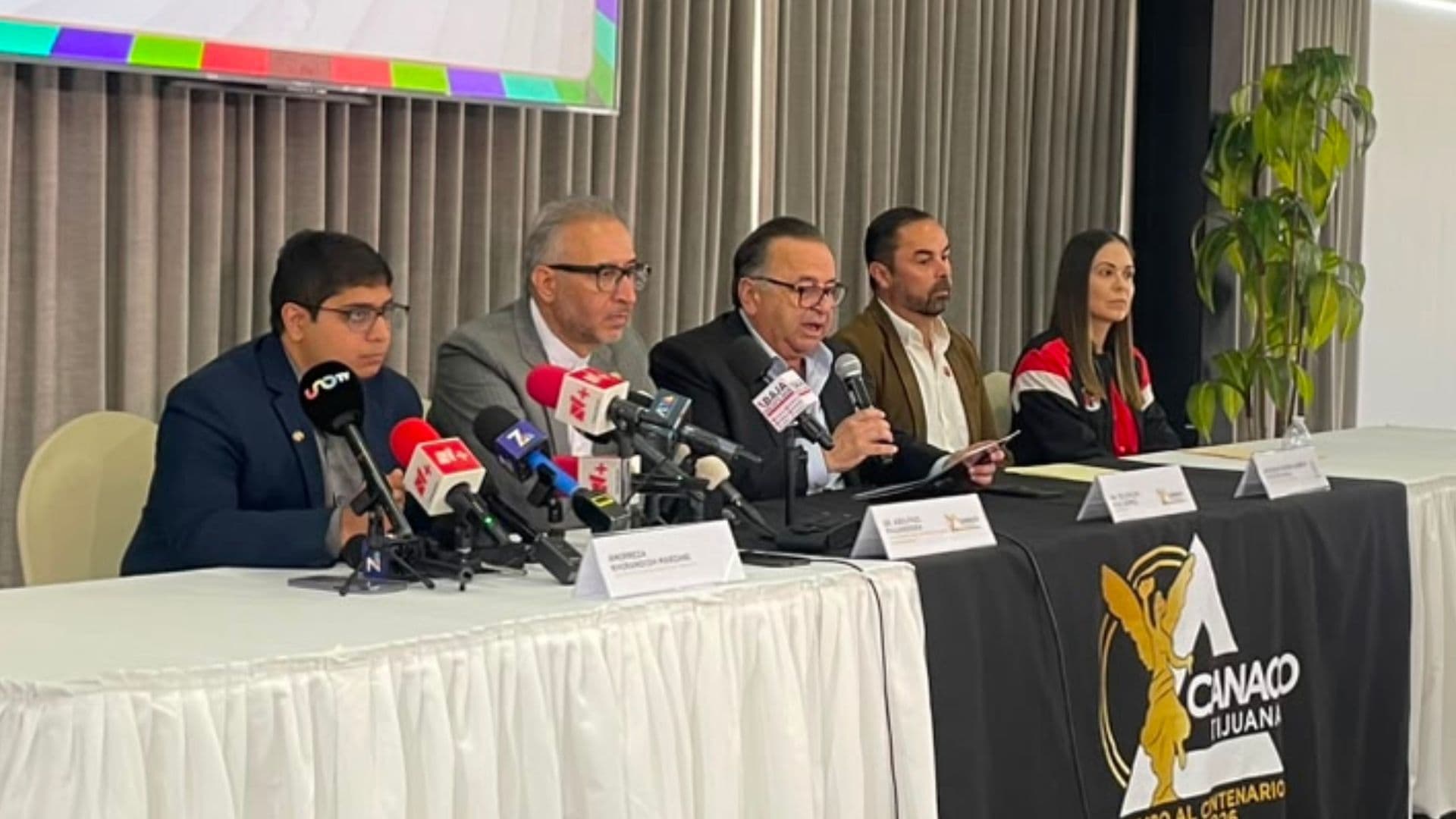 Miembros del Equipo de Irán Aún Sin Visa