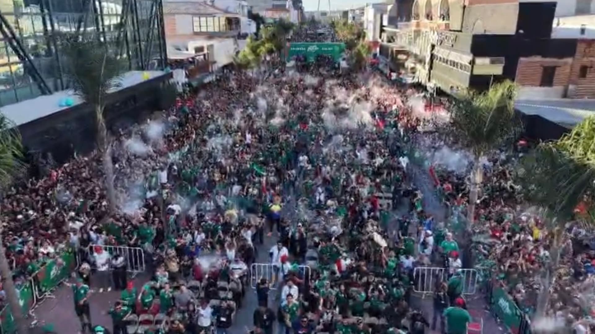 Miles de Aficionados Viven el Partido de México en los Fan Fest de Baja California