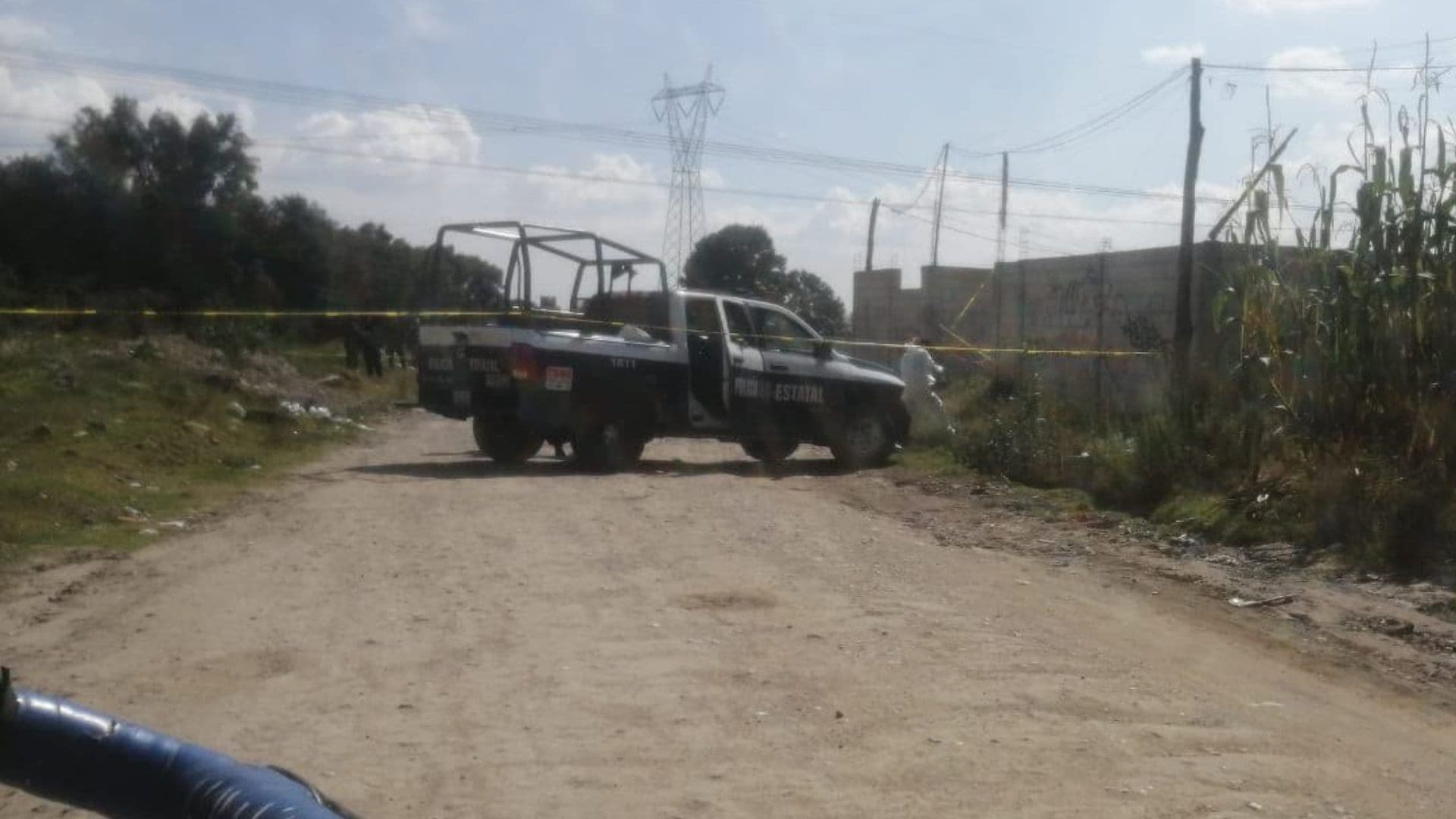 El cadáver presenta impactos de bala.