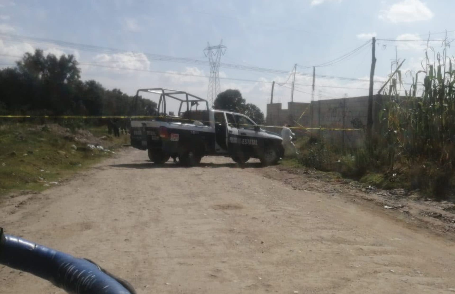 El cadáver presenta impactos de bala.