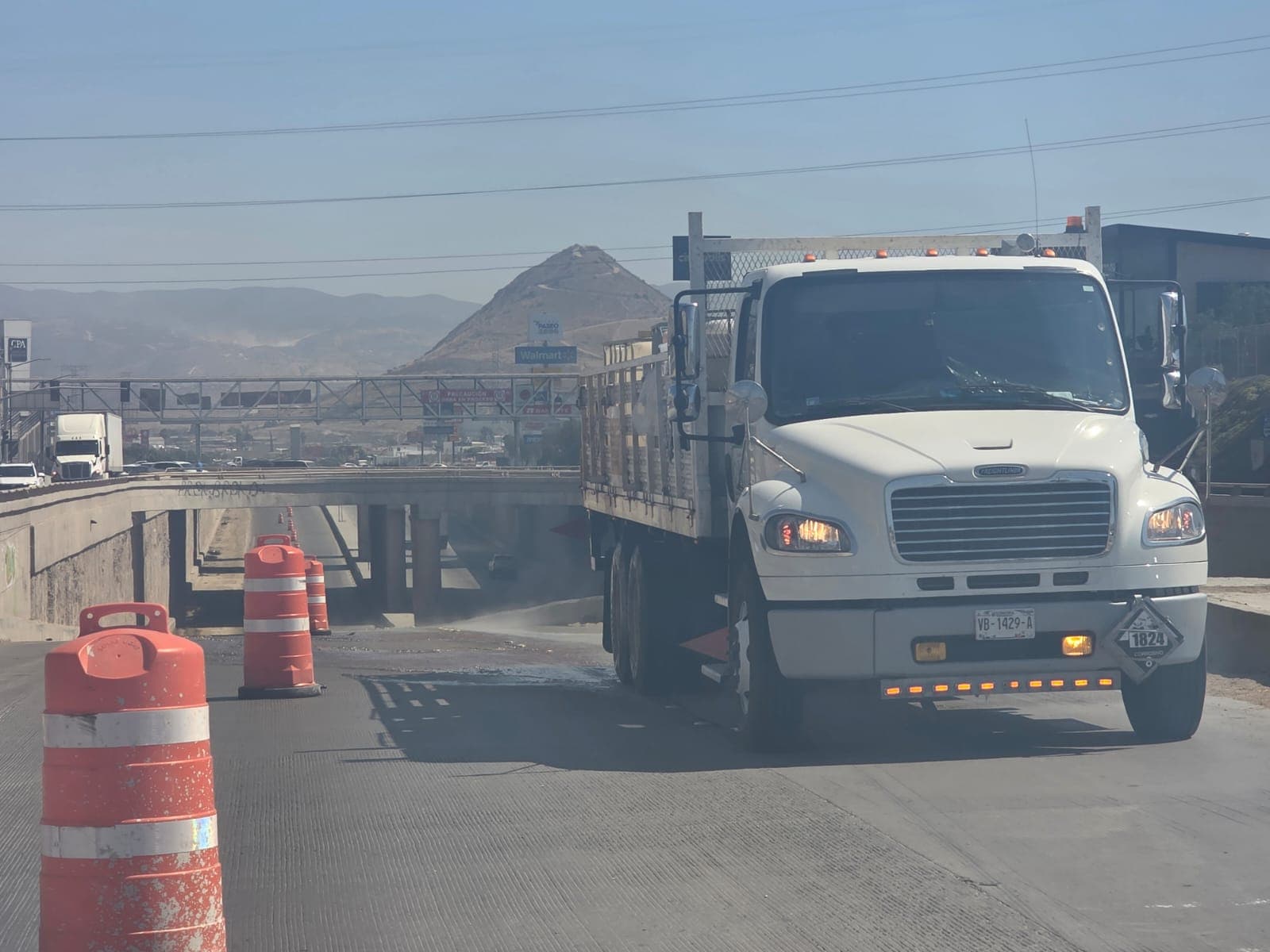 Cierran Bulevar 2000 en Tijuana por Derrame de Sustancias Corrosivas