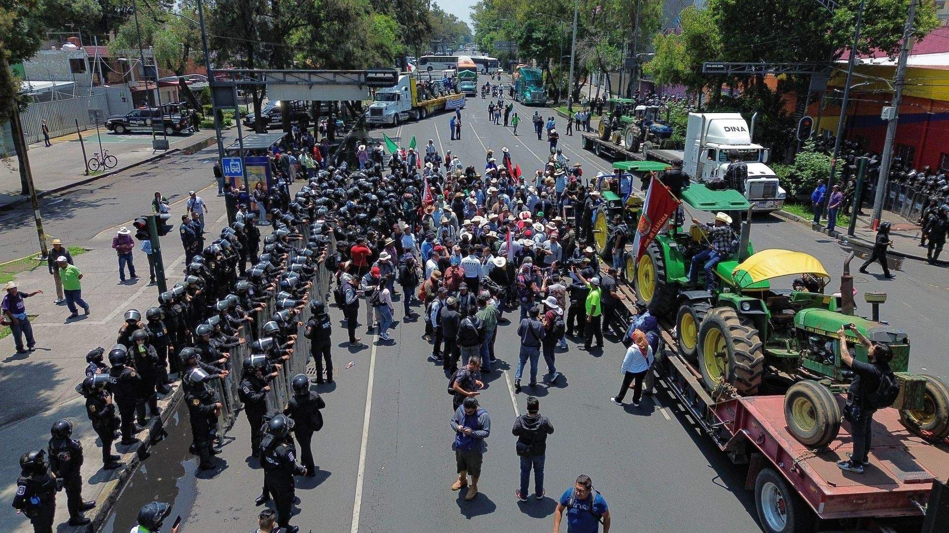 Bloqueo de Campesinos Afecta Esta Zona en CDMX