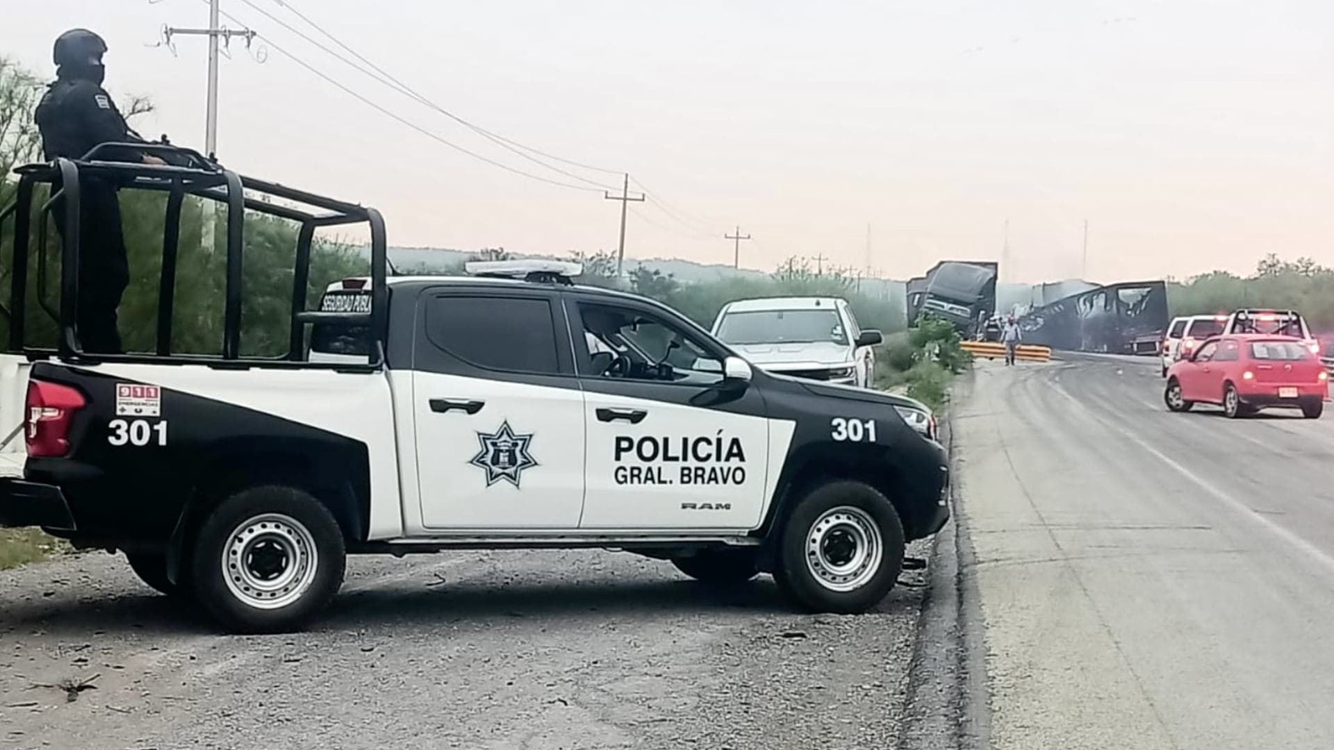 Policía de General Bravo en bloqueo de carretera a Reynosa
