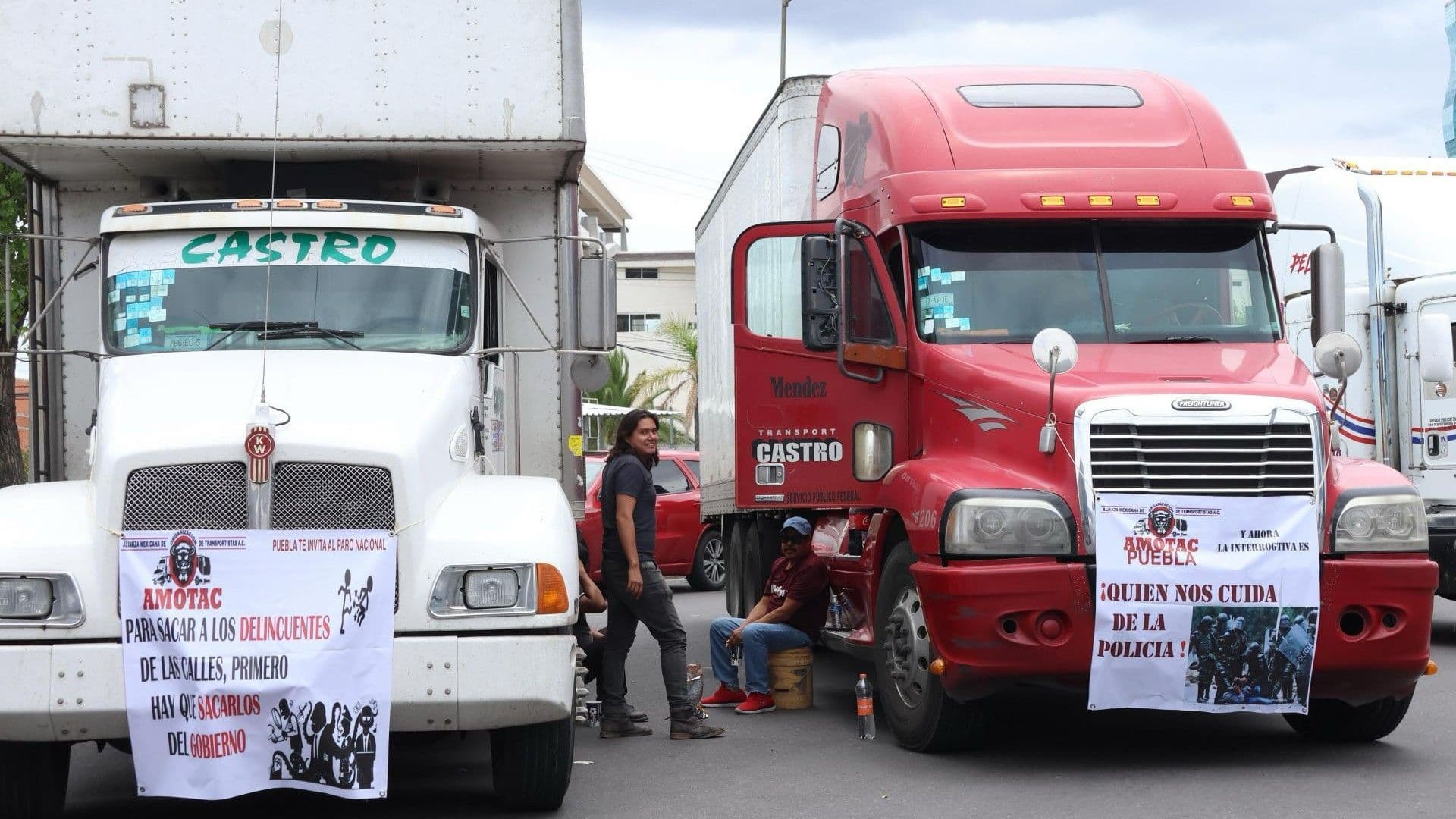 Bloqueo de transportistas en carretera de Puebla