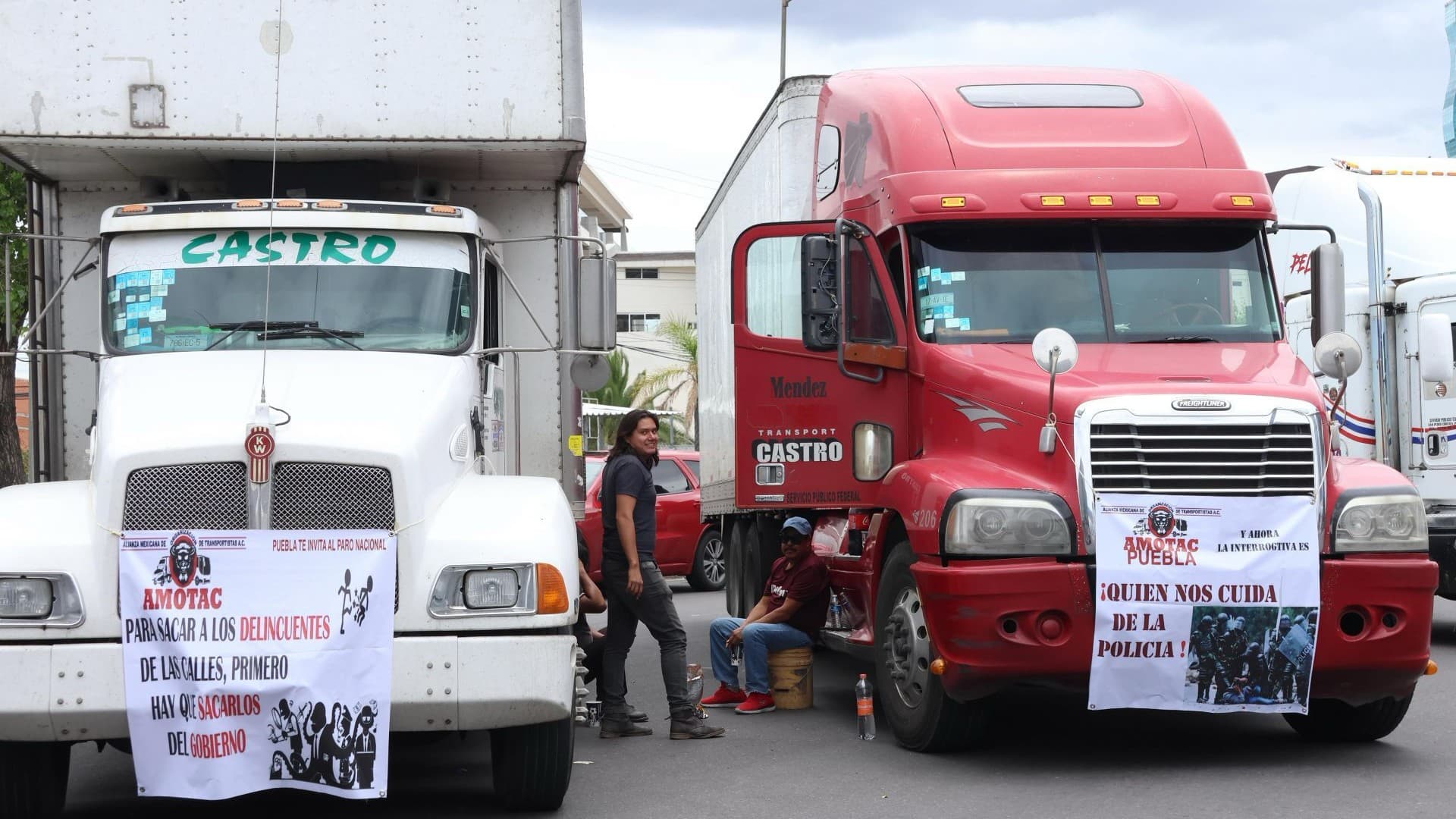 Bloqueo de transportistas en carretera de Puebla