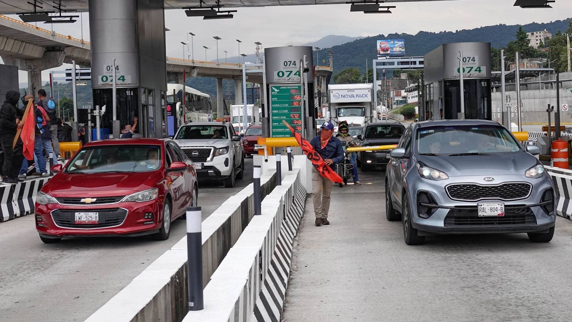 Bloqueo en la caseta México-Cuernavaca