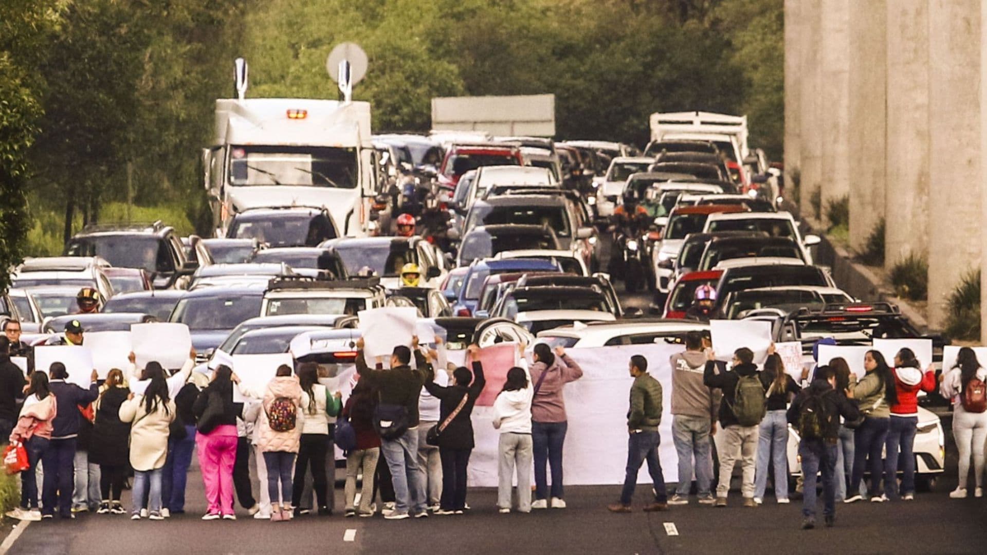 Bloqueo en Periférico en la Ciudad de México.