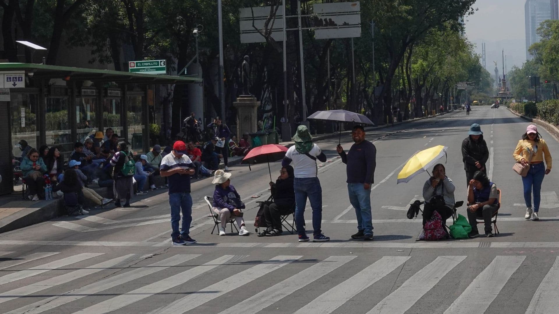 Bloqueo en Paseo de la Reforma en la Ciudad de México.