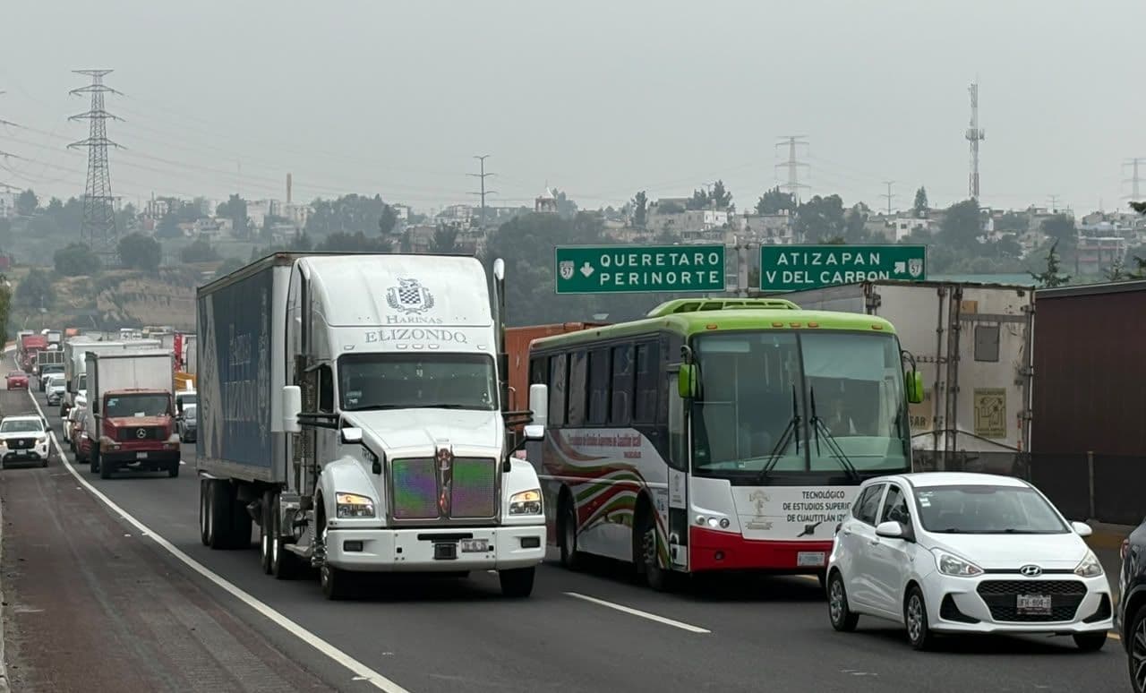 Bloqueo de transportistas en la Autopista Chamapa-Lechería