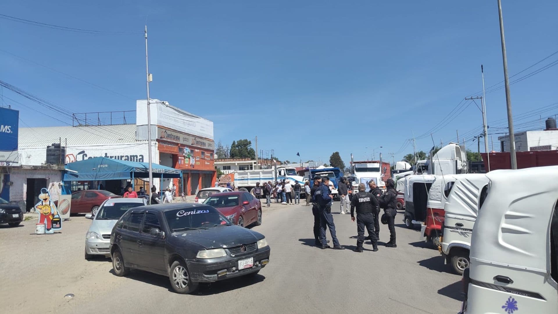Tráfico Paralizado por Bloqueo de Transportistas sobre Carretera Federal de Puebla
