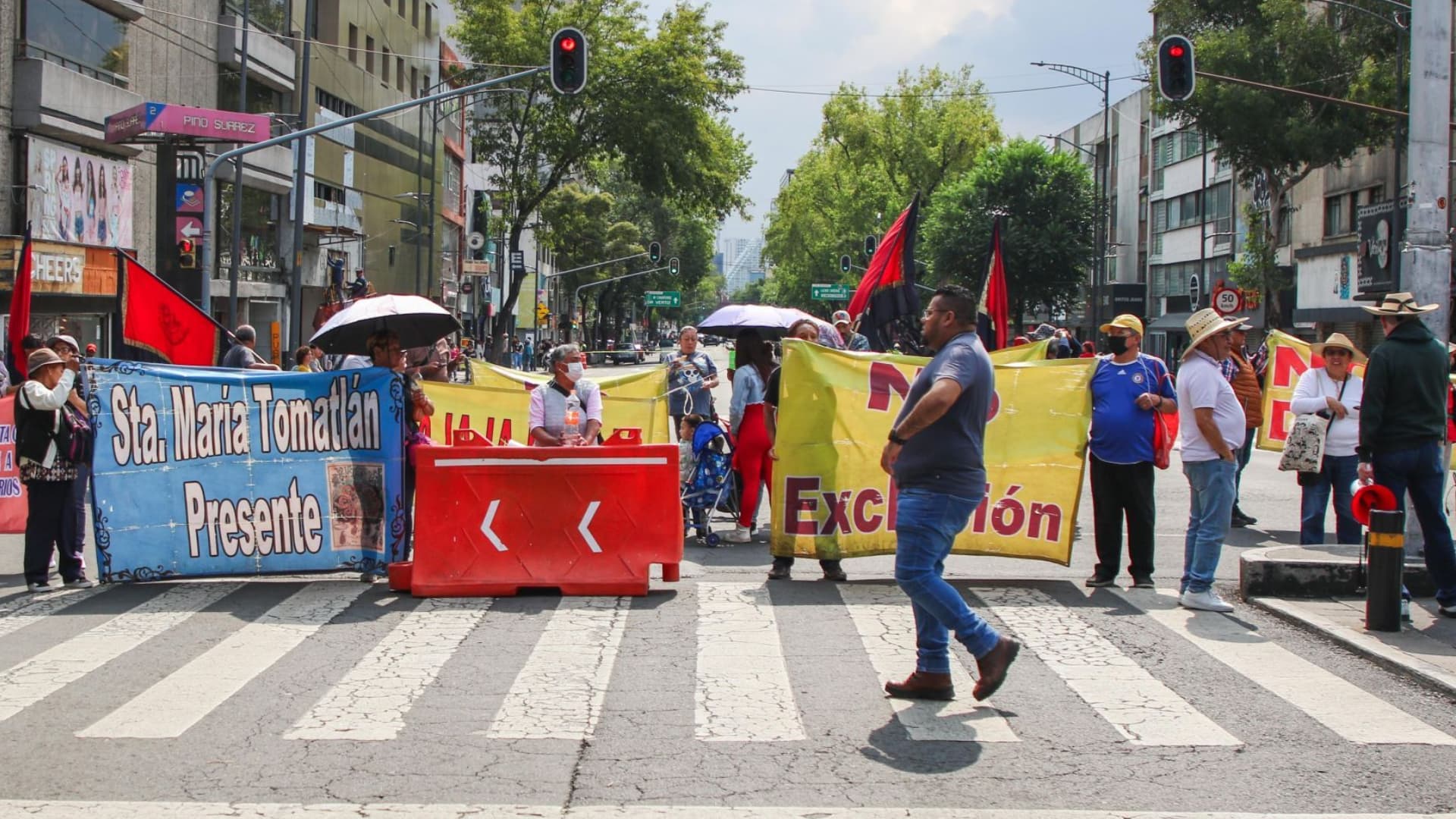 Bloqueo en José María Izazaga y 20 de Noviembre, en la Ciudad de México.