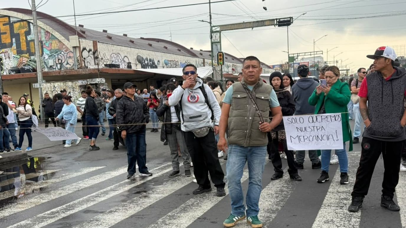 Bloqueo de comerciantes de Tepito en Eje 1 Norte