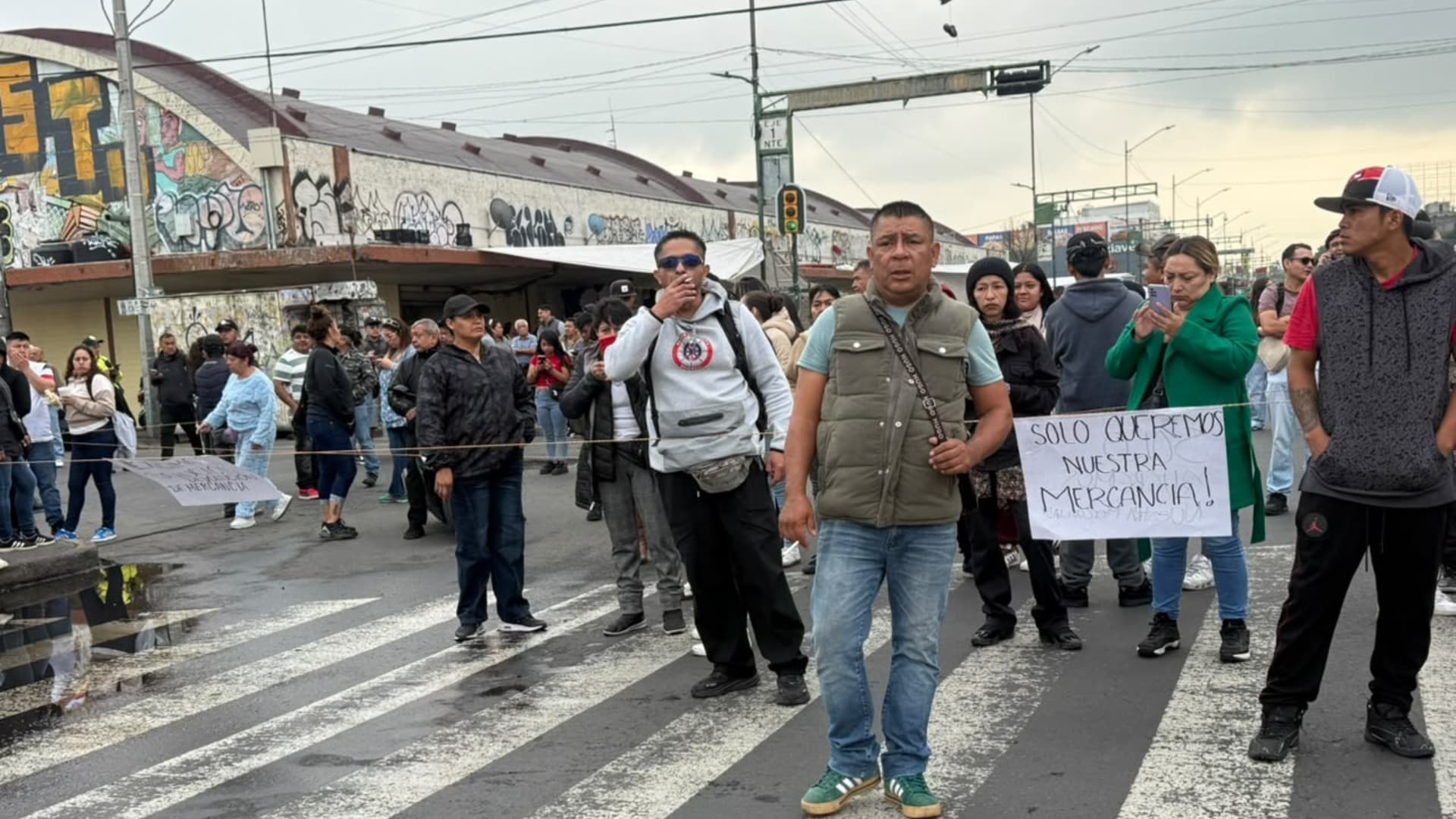 Bloqueo de comerciantes de Tepito en Eje 1 Norte