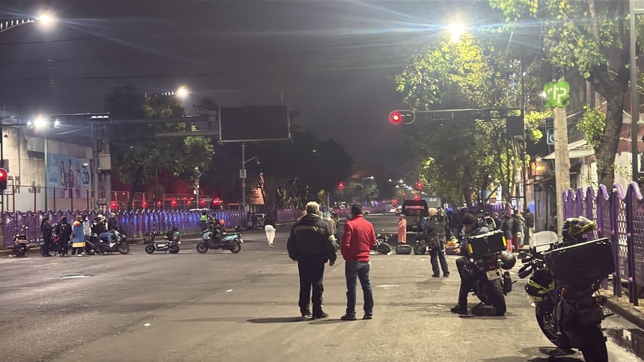 Bloqueo en el Eje 1 Oriente, en la zona centro de CDMX