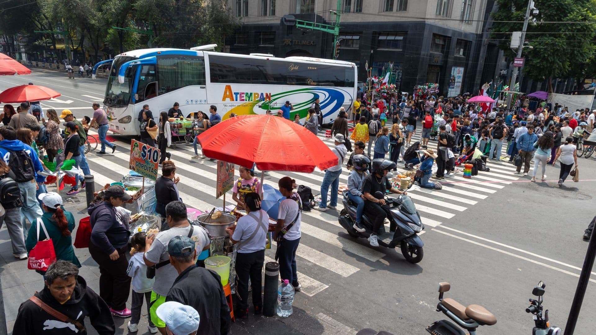 Bloqueo en Eje Central Lázaro Cárdenas y Avenida Juárez