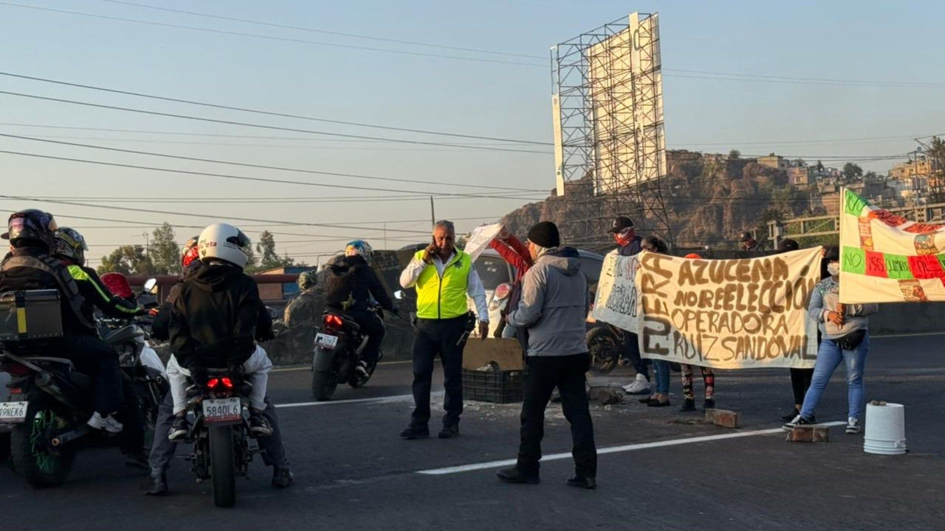 Así está la zona del bloqueo en la México-Pachuca.