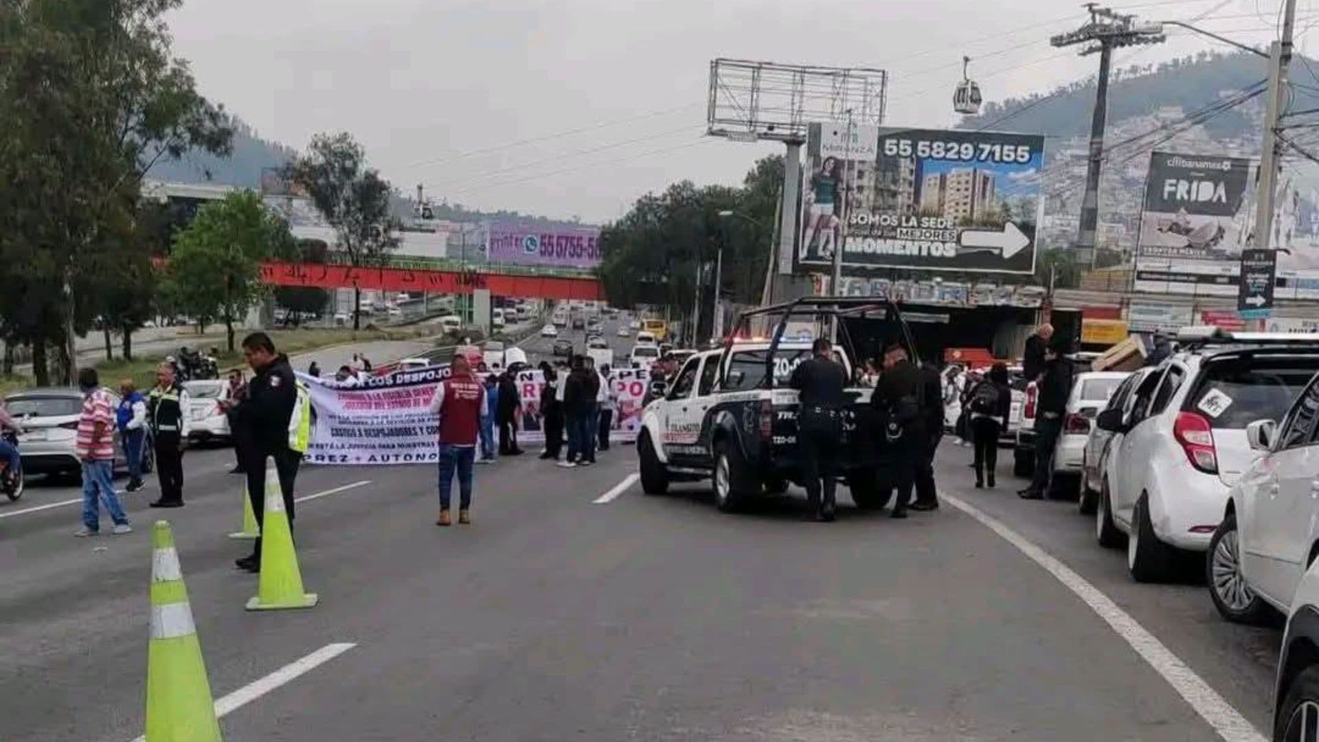 Los manifestantes bloquean la Autopista México-Pachuca con dirección a la CDMX