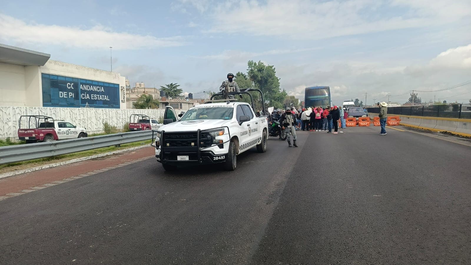 Cierran la autopista en Kilómetro 90.
