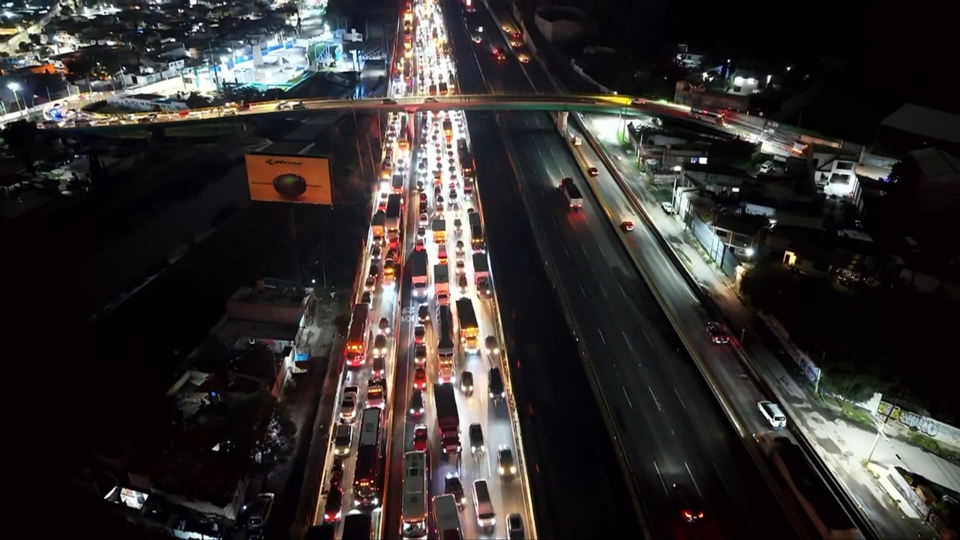 Así luce el caos vial por el bloqueo en la autopista México-Puebla