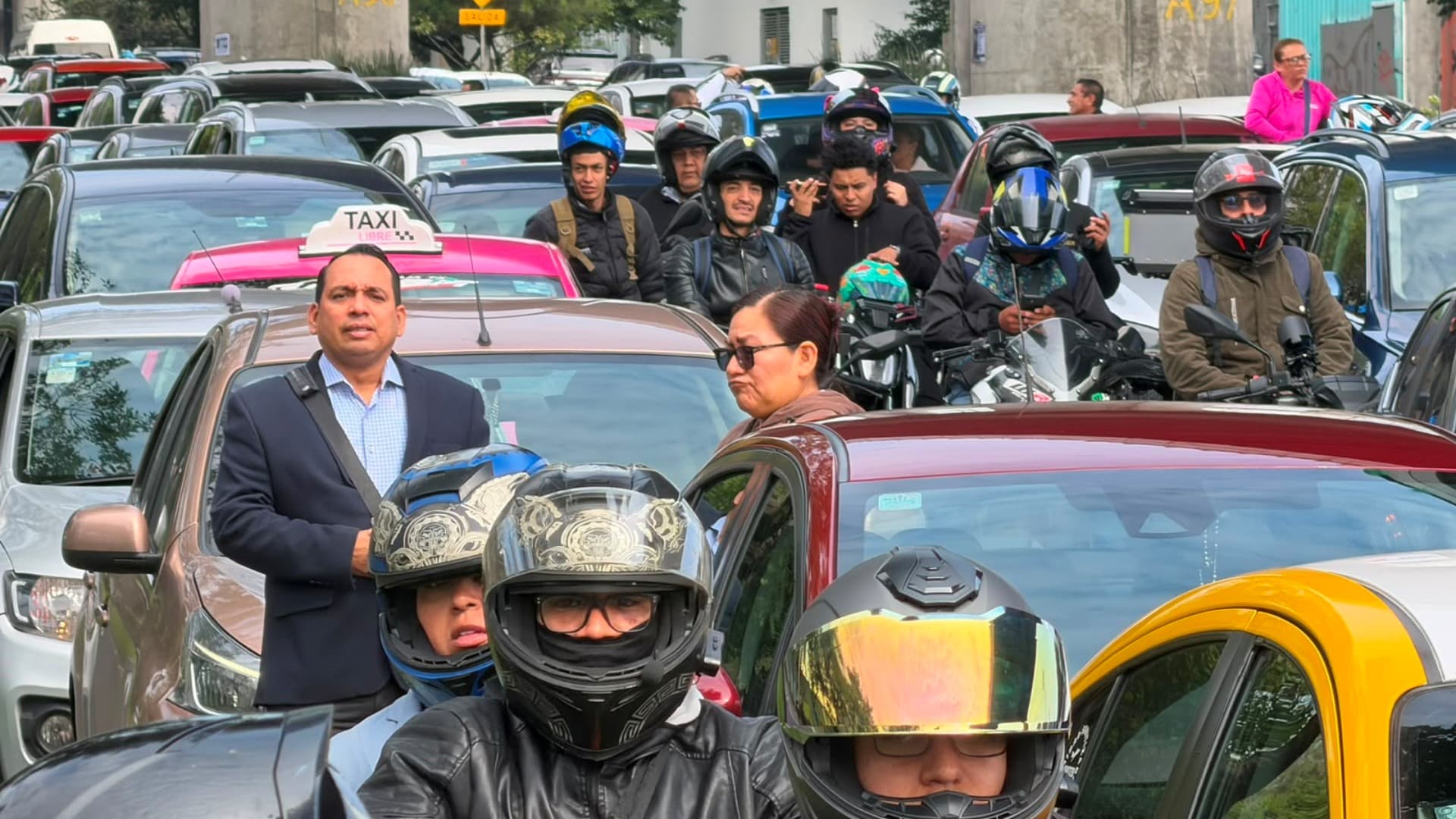 Bloqueo en Periférico Sur por desaparición de Fátima Ozoara Cid Vázquez