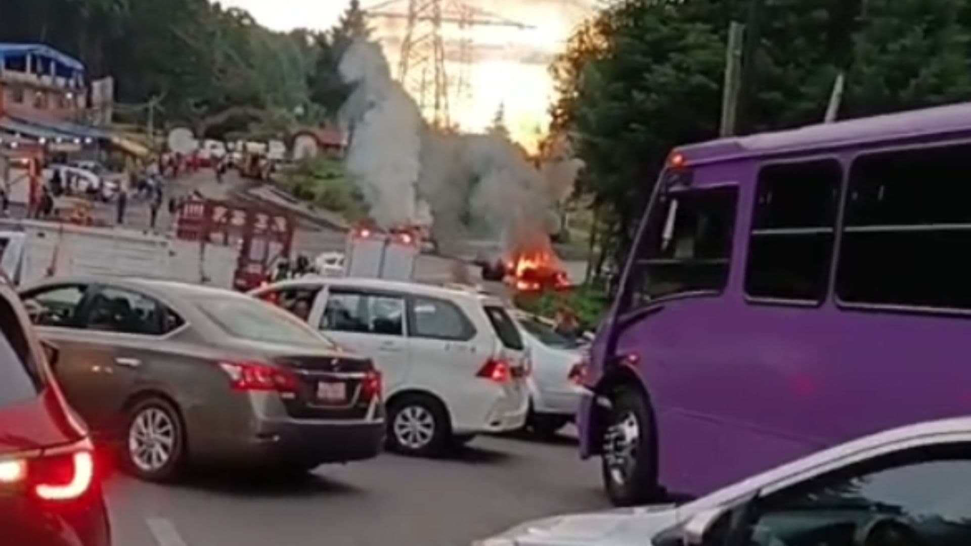 ¿Qué Pasó en la México-Toluca Hoy? Reportan Bloqueo y Quema de Vehículos
