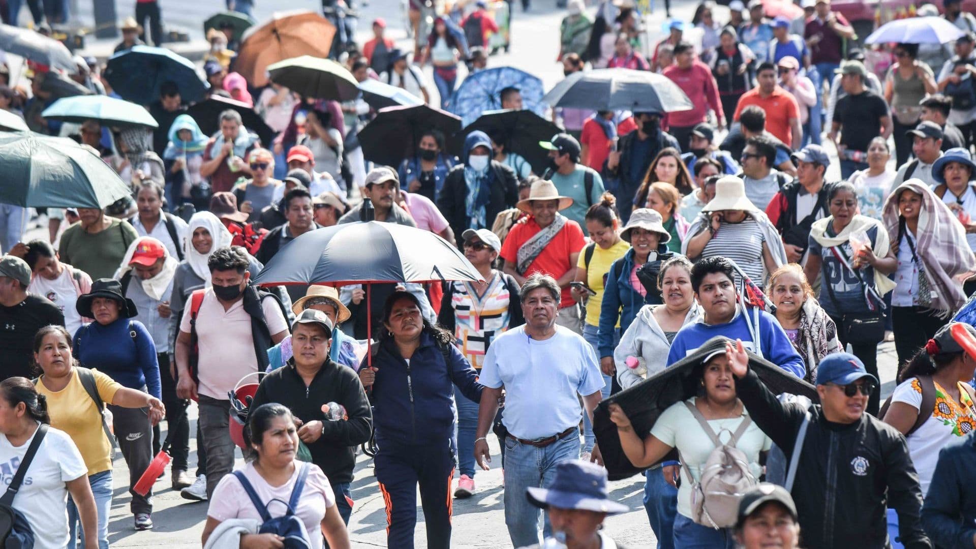 Manifestantes bloquean Paseo de la Reforma