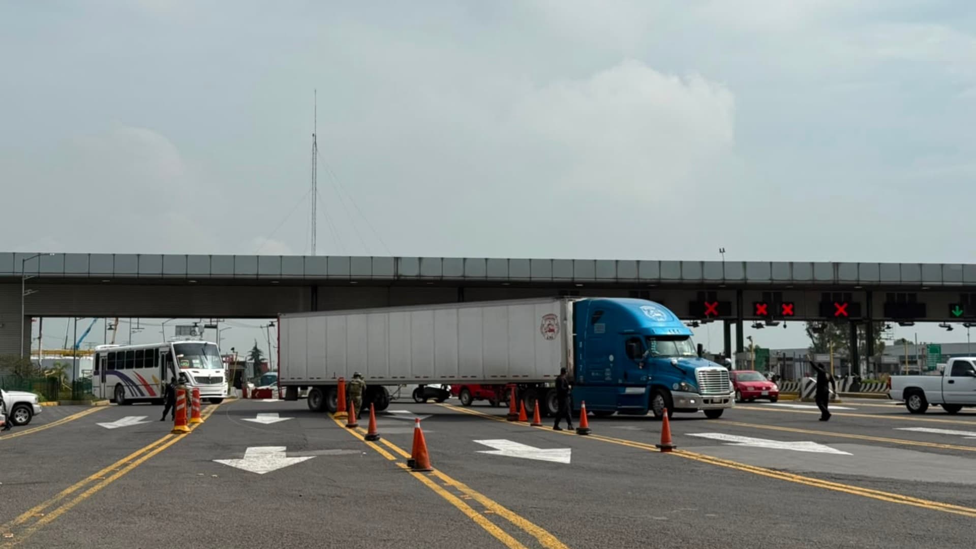 Bloqueo de transportistas en Caseta de Tepotzotlán