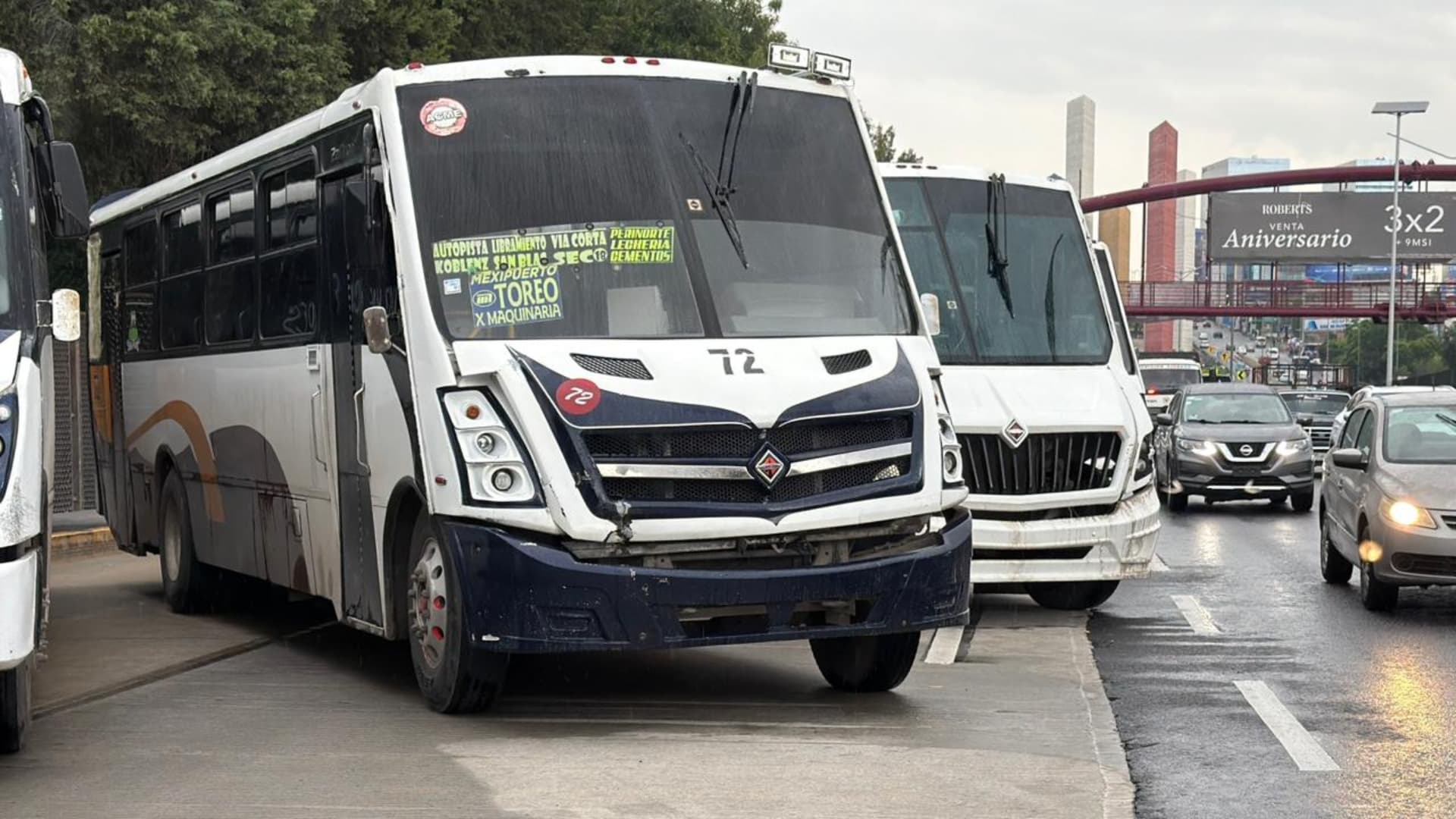 Transportistas bloquean el Periférico Norte en Naucalpan