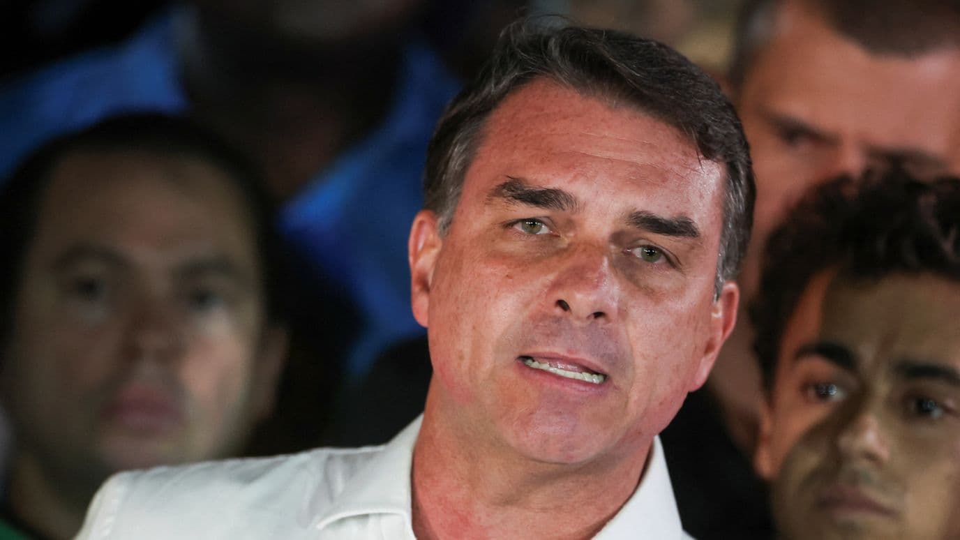 Estados Unidos Anuncia que Recibirá a Flávio Bolsonaro y a su Familia