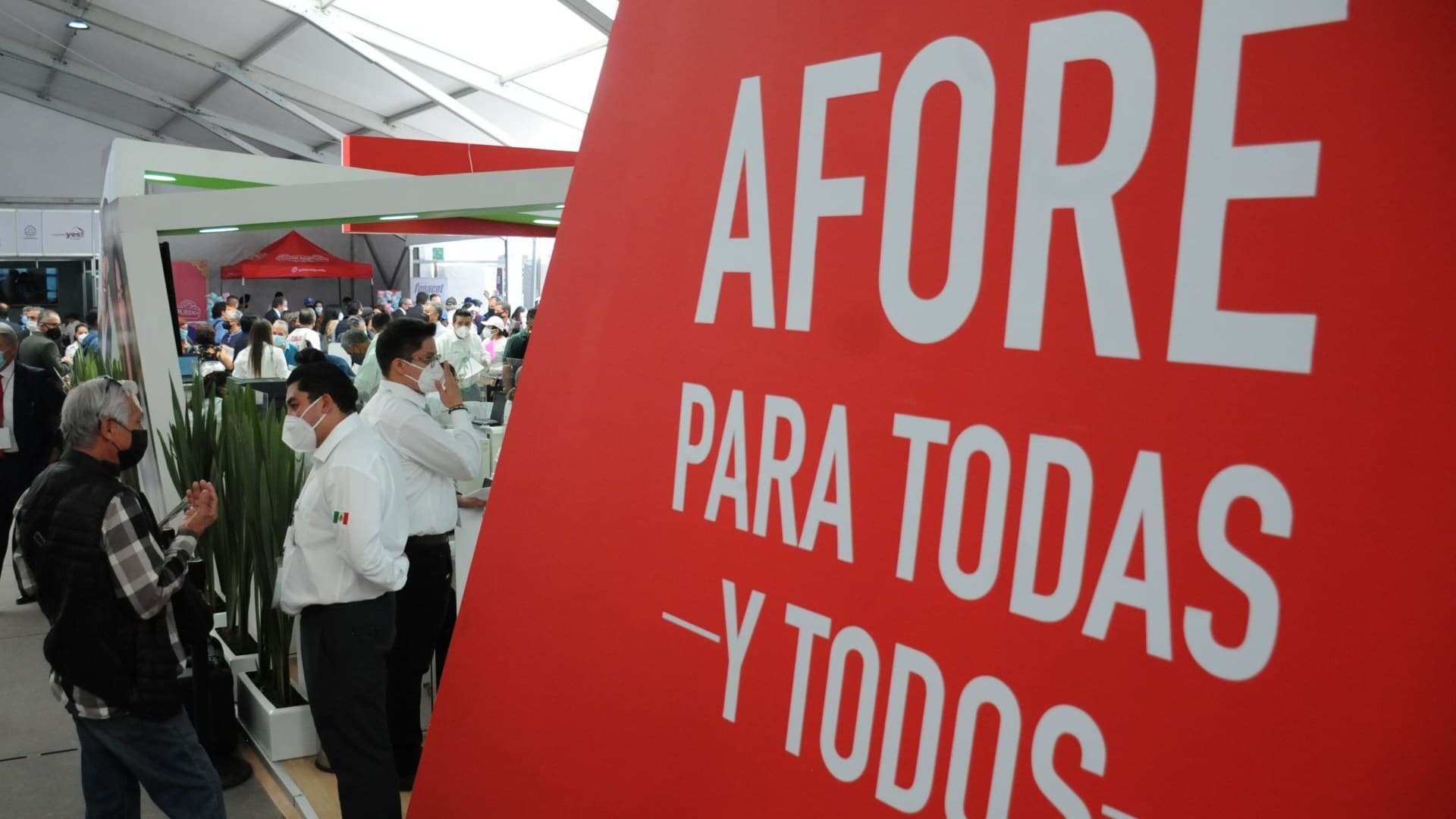 Letrero de AFORE en expo. Cómo Buscar en qué afore estás con tu CURP.