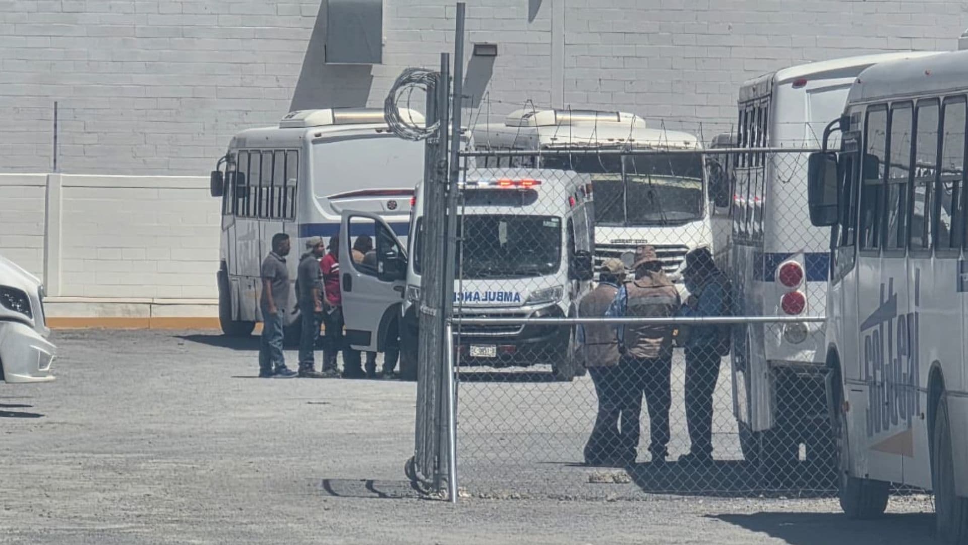 Al lugar acudió personal del Heroico Cuerpo de Bomberos, junto con paramédicos de Rescate