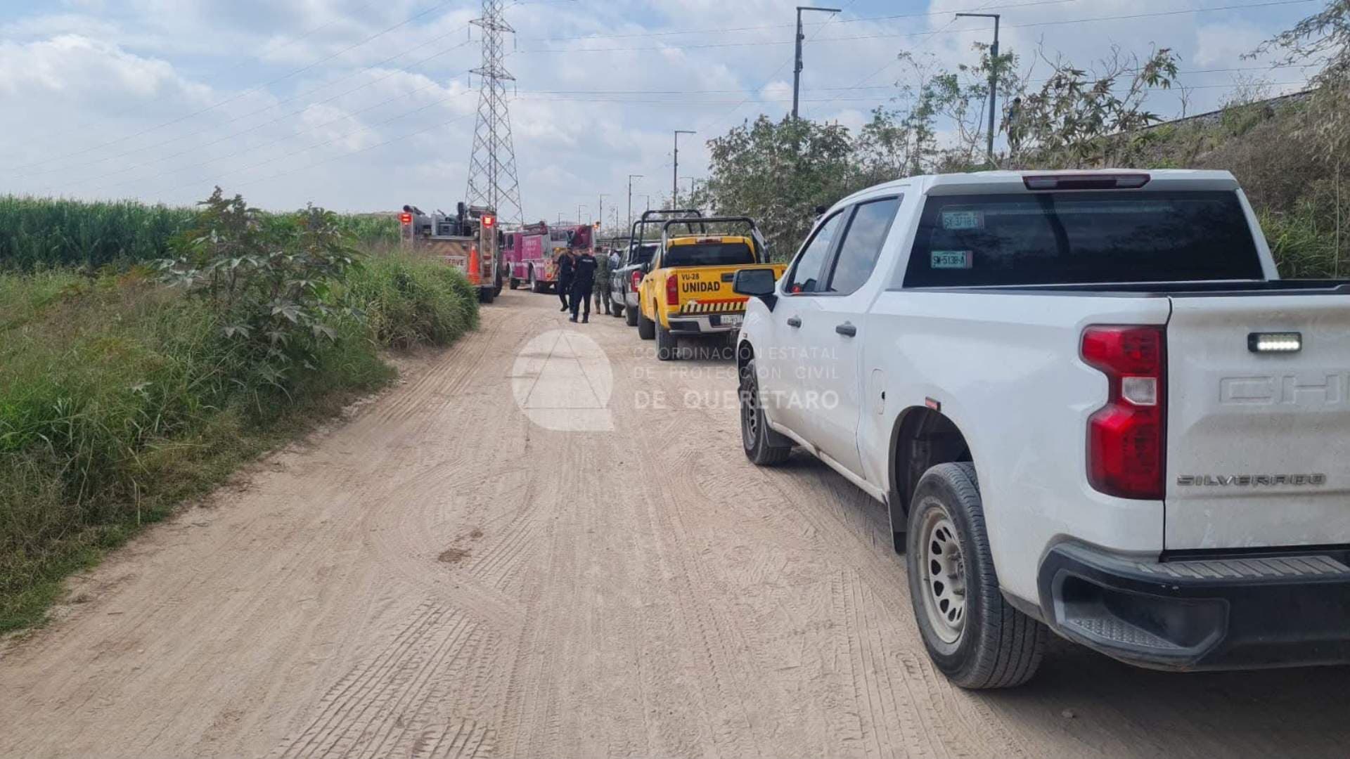 Desplome de avioneta fumigadora genera movilización de cuerpos de emergencias en San Juan del Río.