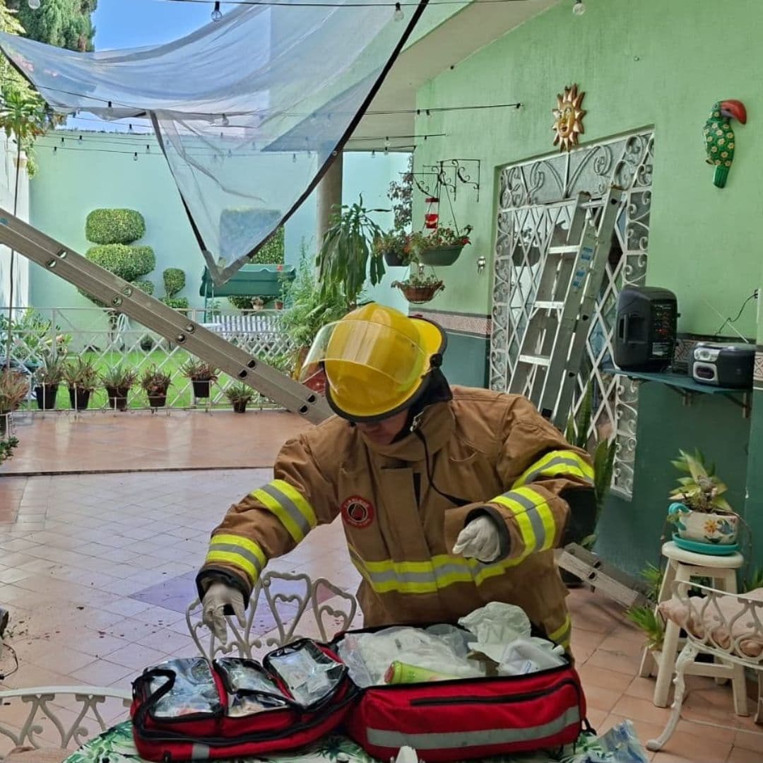 Hombre de la Tercera Edad Cae de Escalera desde una Altura de Tres Metros en Puebla
