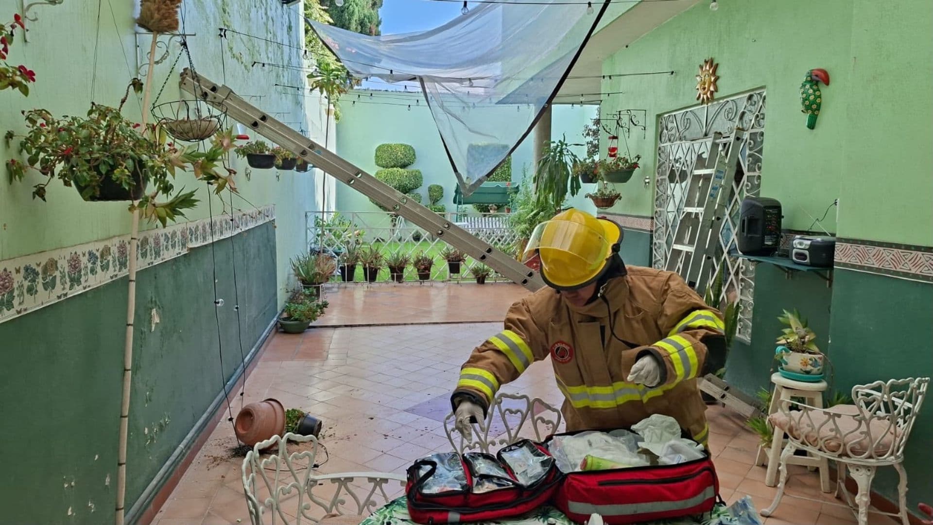 Hombre Tercera Edad Cayó Escalera Tres Metros Altura Colonia Azcárate Puebla
