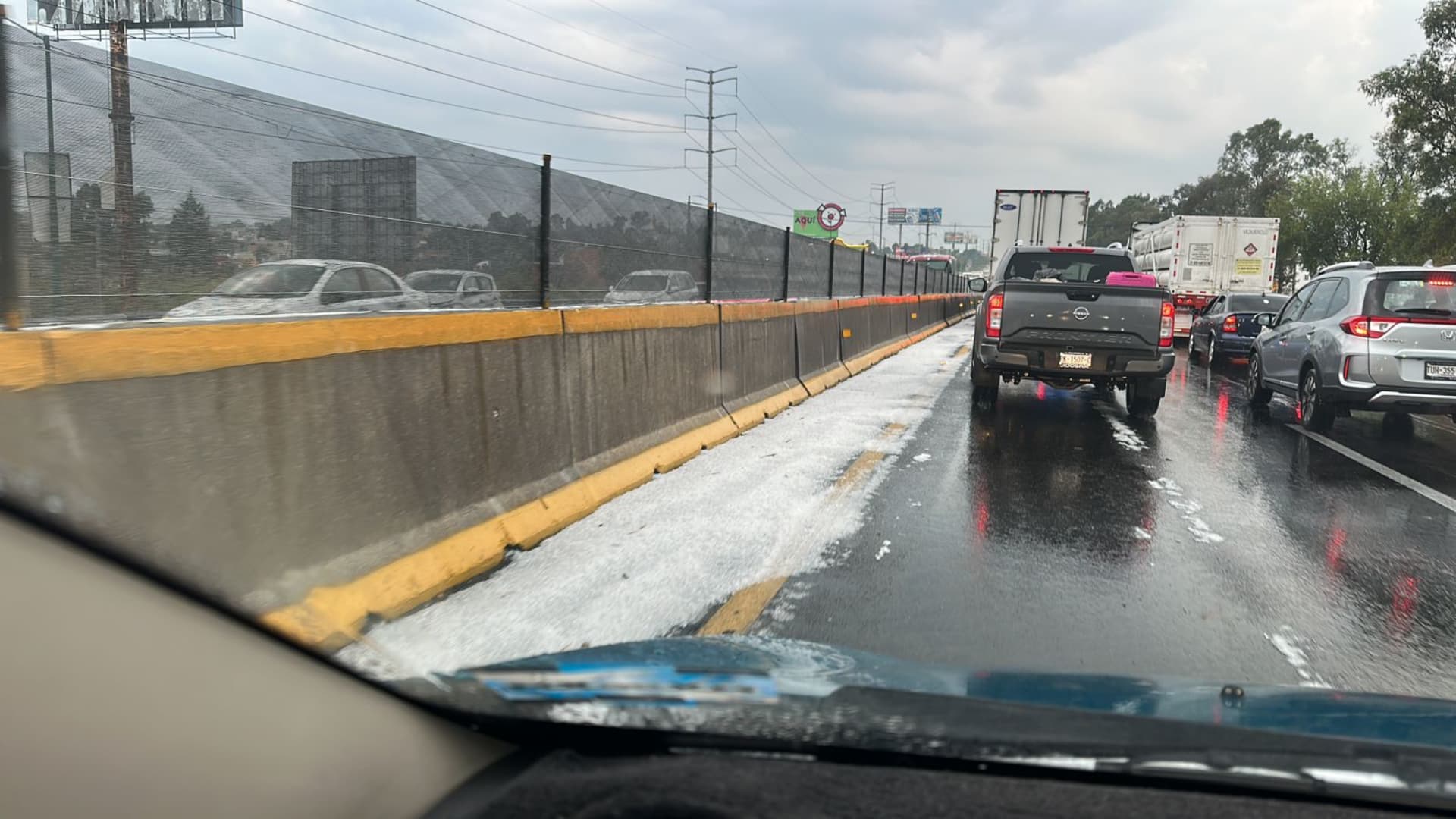 Cae granizo sobre la autopista México-Puebla