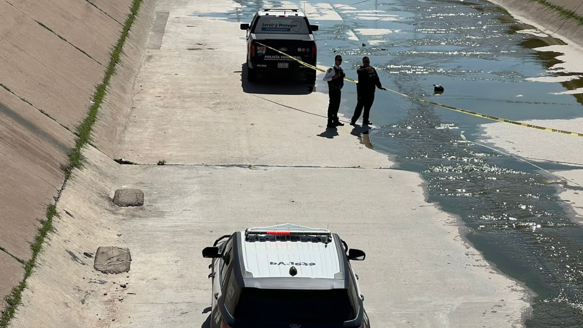 Localizan un Cuerpo Calcinado en el Canal en Chihuahua; la Cabeza Estaba en una Bolsa