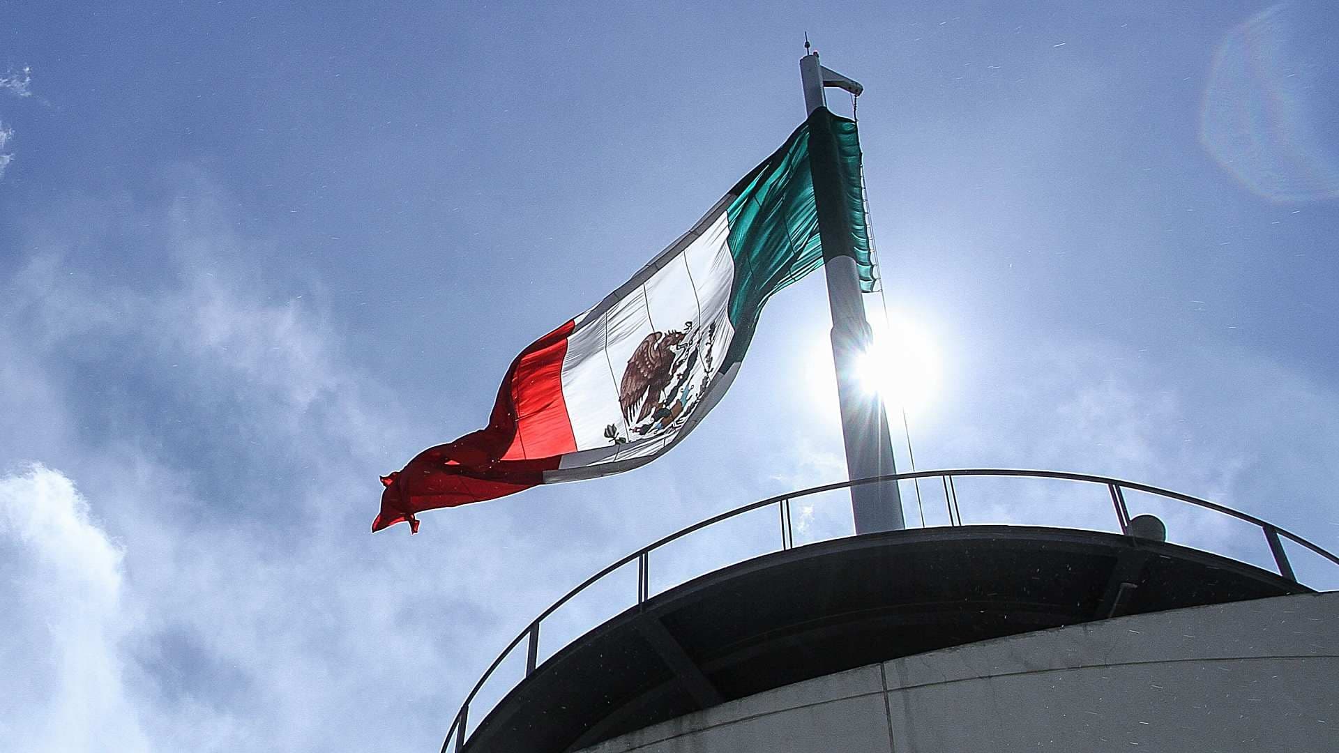 Cielos despejados tras clima cambiante, del sol a la lluvia, en marzo 2016.