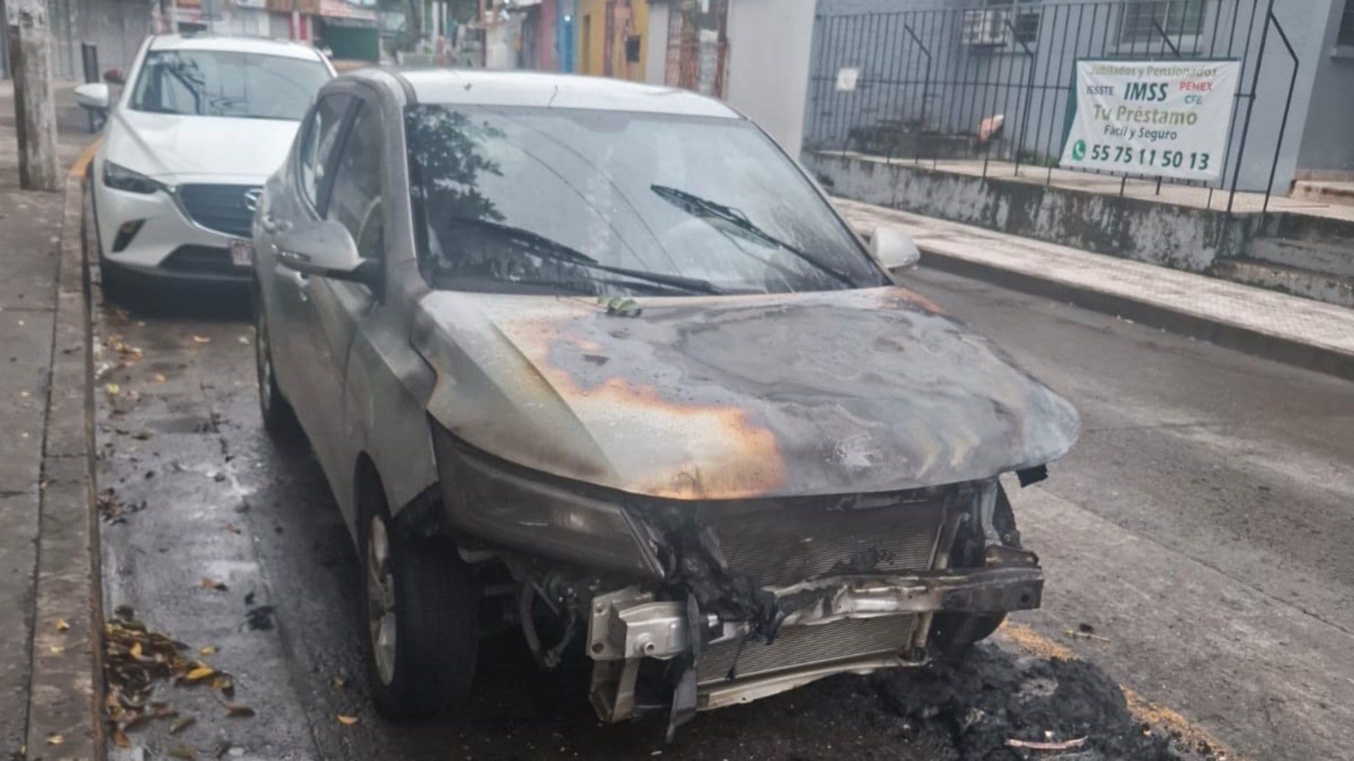 Queman camioneta estacionada en Tuxpan, Veracruz.
