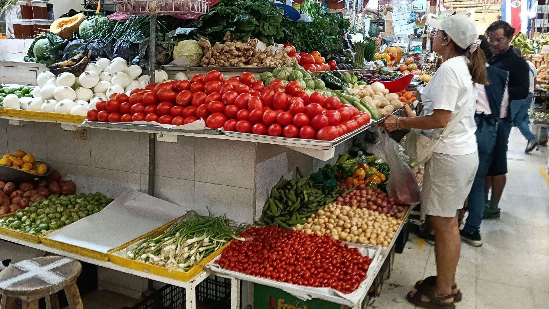 Venta de frutas y verduras en mercados de la CIudad de México. Foto: Cuartoscuro