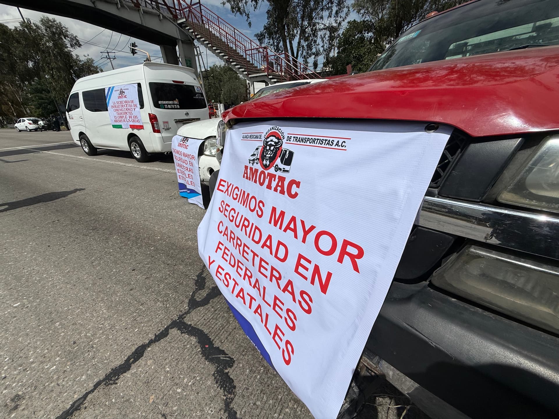 Bloqueo en av Jesús Reyes Heroles  · Izcalli del Río, Tlalnepantla | Alan Hernández Ortiz