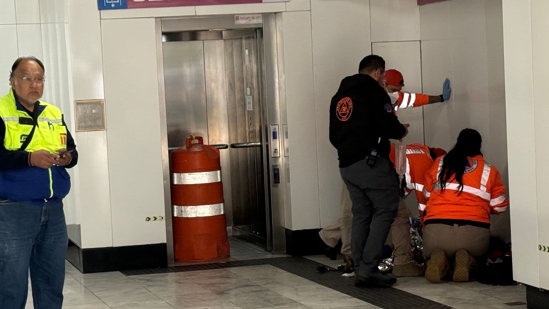 Hombre electrocutado en Metro Cuauhtémoc  · Roma Norte, Cuauhtémoc | Alan Hernández Ortiz