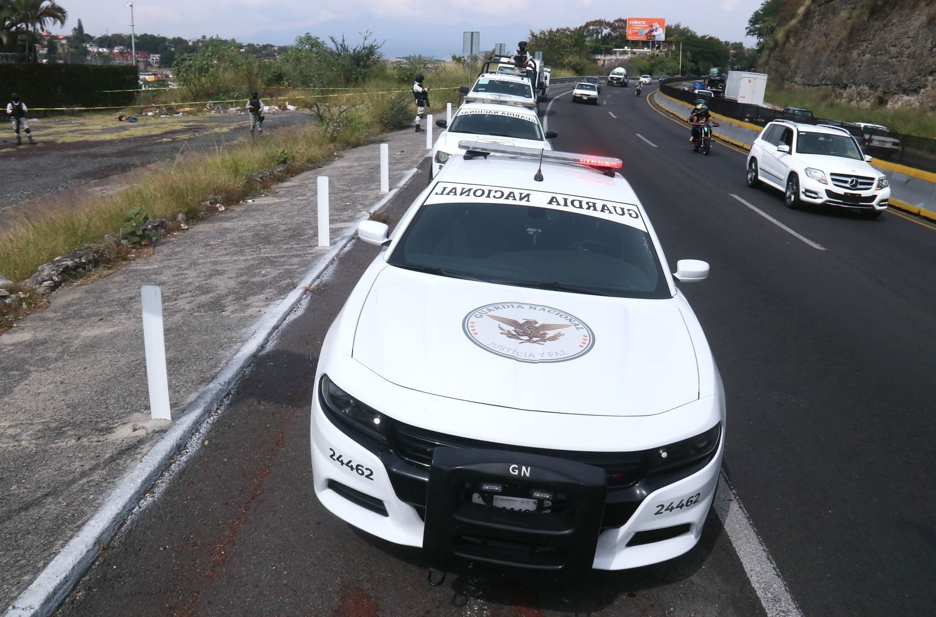 Movilización de elementos de emergencia en Autopista Cuernavaca-Acapulco