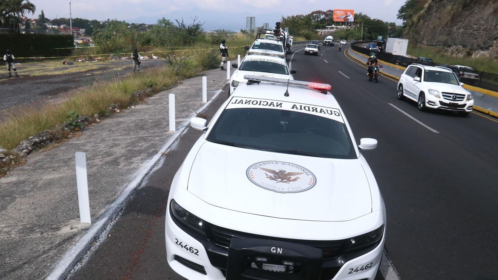 Movilización de elementos de emergencia en Autopista Cuernavaca-Acapulco
