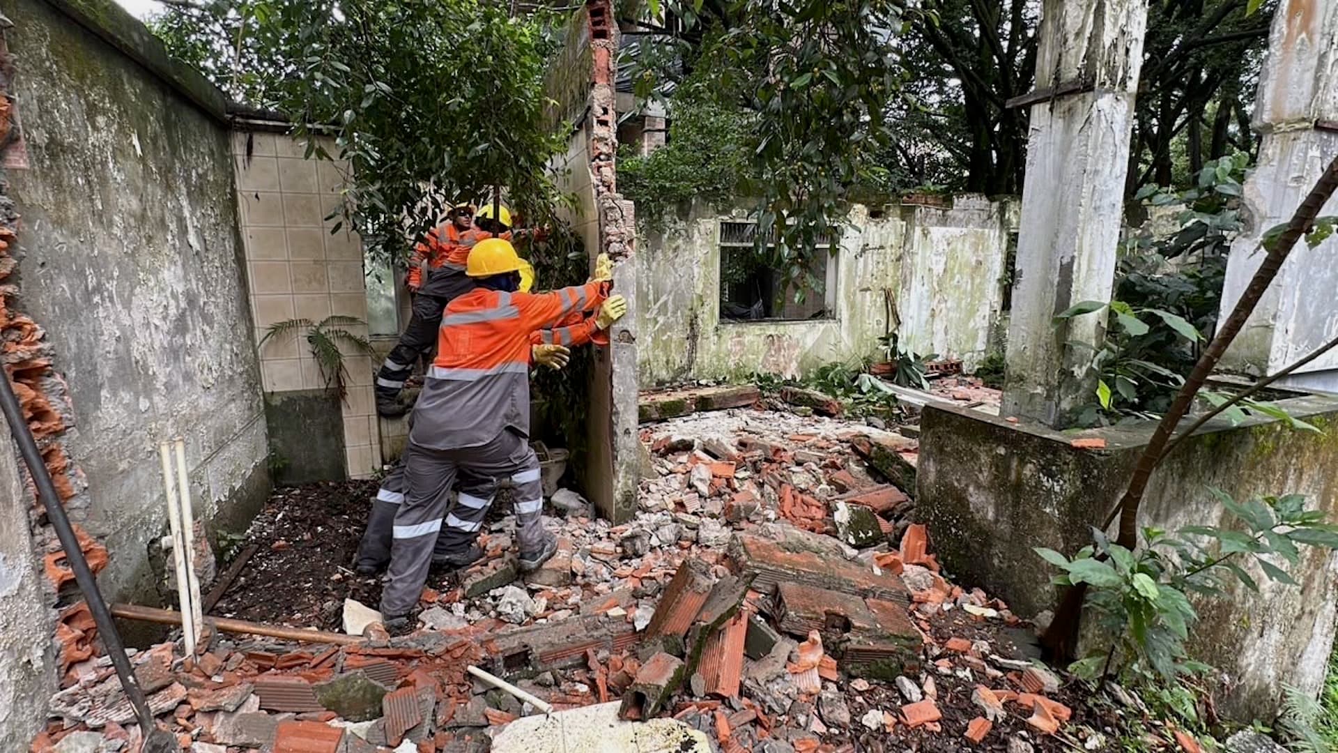 Demolición de casa de Pablo Escobar